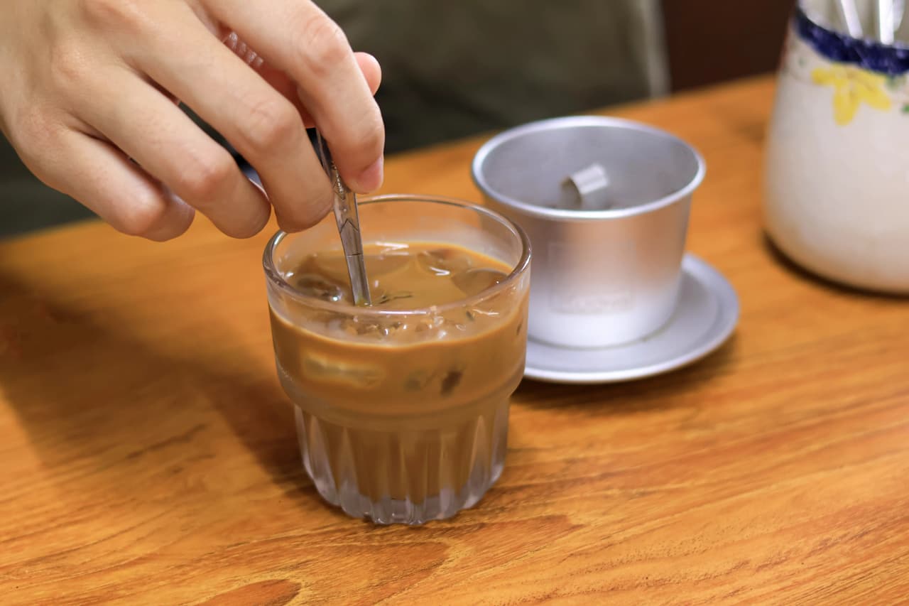 5 Nguyên Nhân Làm Cho Ly Cà Phê Sữa Pha Phin Của Bạn Bị Nhạt