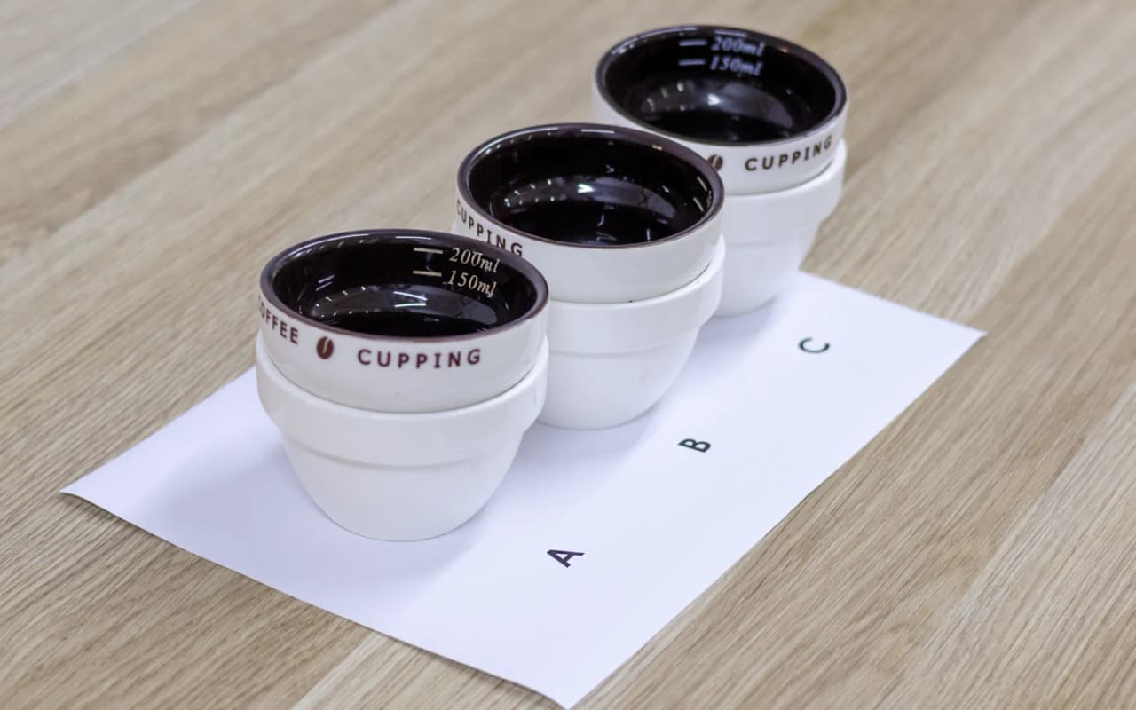 Cupping Cà Phê Là Gì? Cách Quán Kiểm Tra Mẫu Trước Khi Nhập